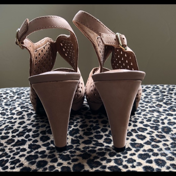 Price Reduction‼️ NWOT Beautiful Clarks Artisan Sandals - Tige De Cuir - Picture 2 of 4